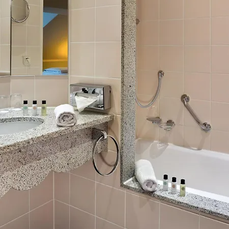 Savigny Frankfurt 4*