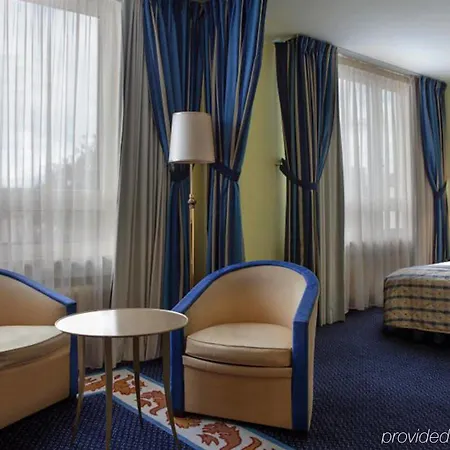 Savigny Frankfurt 4*