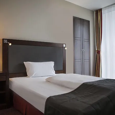 Savigny Frankfurt 4*